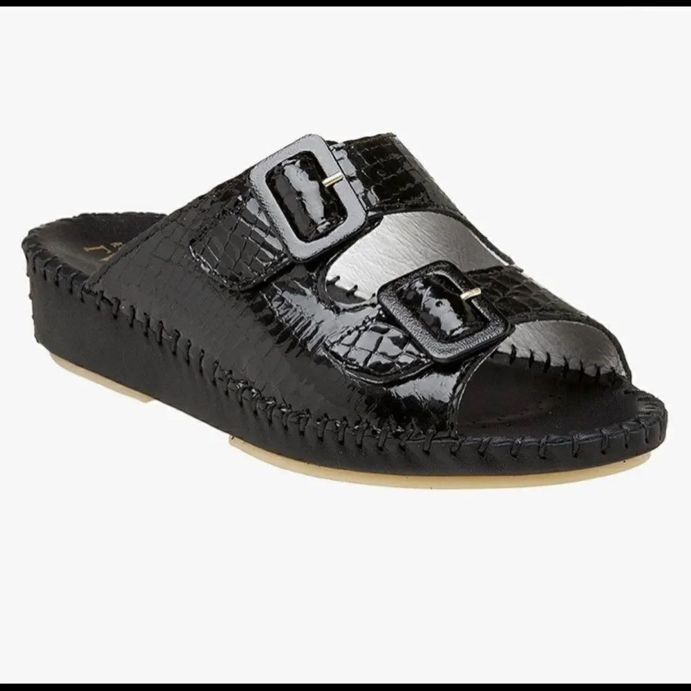 La Plume Jen Black Leather Embossed Sandals Size 40, US 9